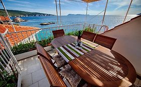 Mira Sea Front Guesthouse